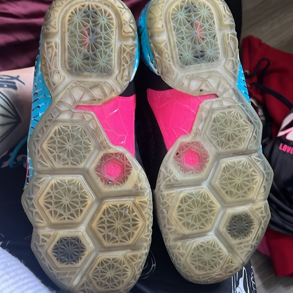 LEBRON 12s size 4.5 - Picture 5 of 6